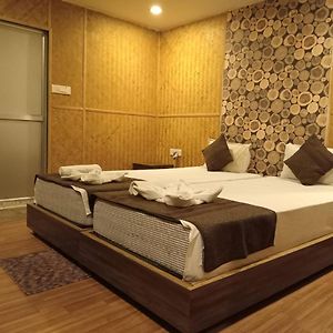 Queen Room Garden View